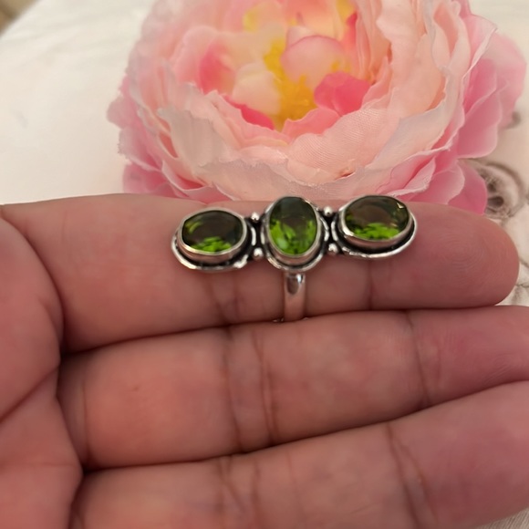 Peridot ring size 7 - Picture 3 of 4